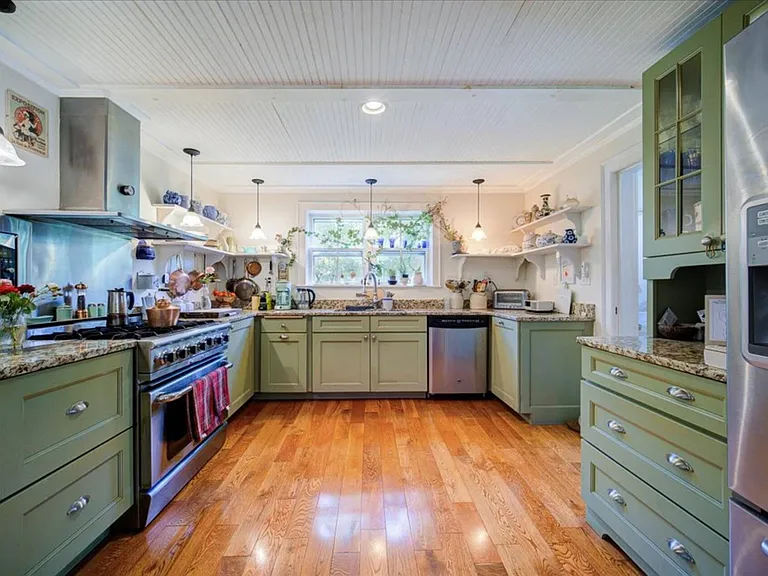 123 Bedell Ave — Photo 5