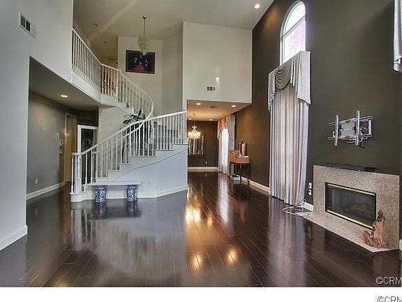 3rd image of 5582 Angelus Ave