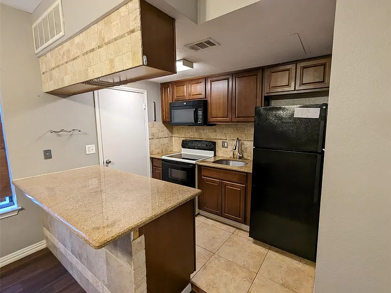 601 Nelray Blvd #3 — Photo 4