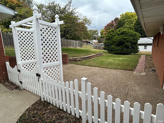 4th image of 4777 Briarwood Dr