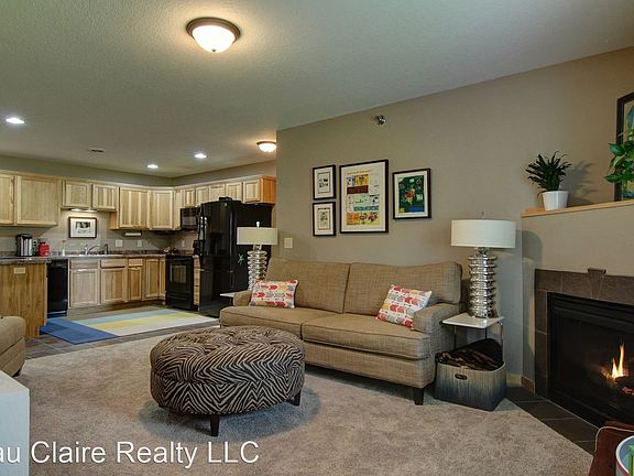 3rd image of 1140 21st St SE APT 1