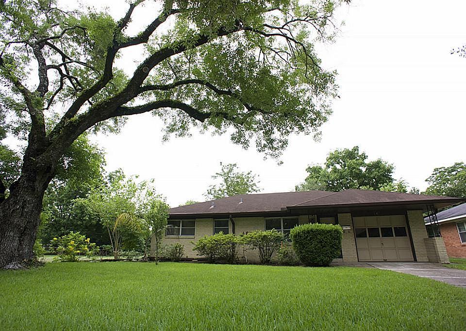 1st image of 4613 De Lange Ln