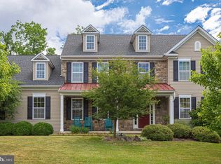 5930 Woodridge Dr, Green Lane, PA 18054