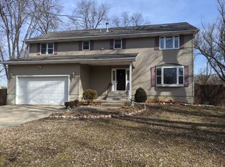 3205 N Shore Dr, Moline, IL 61265