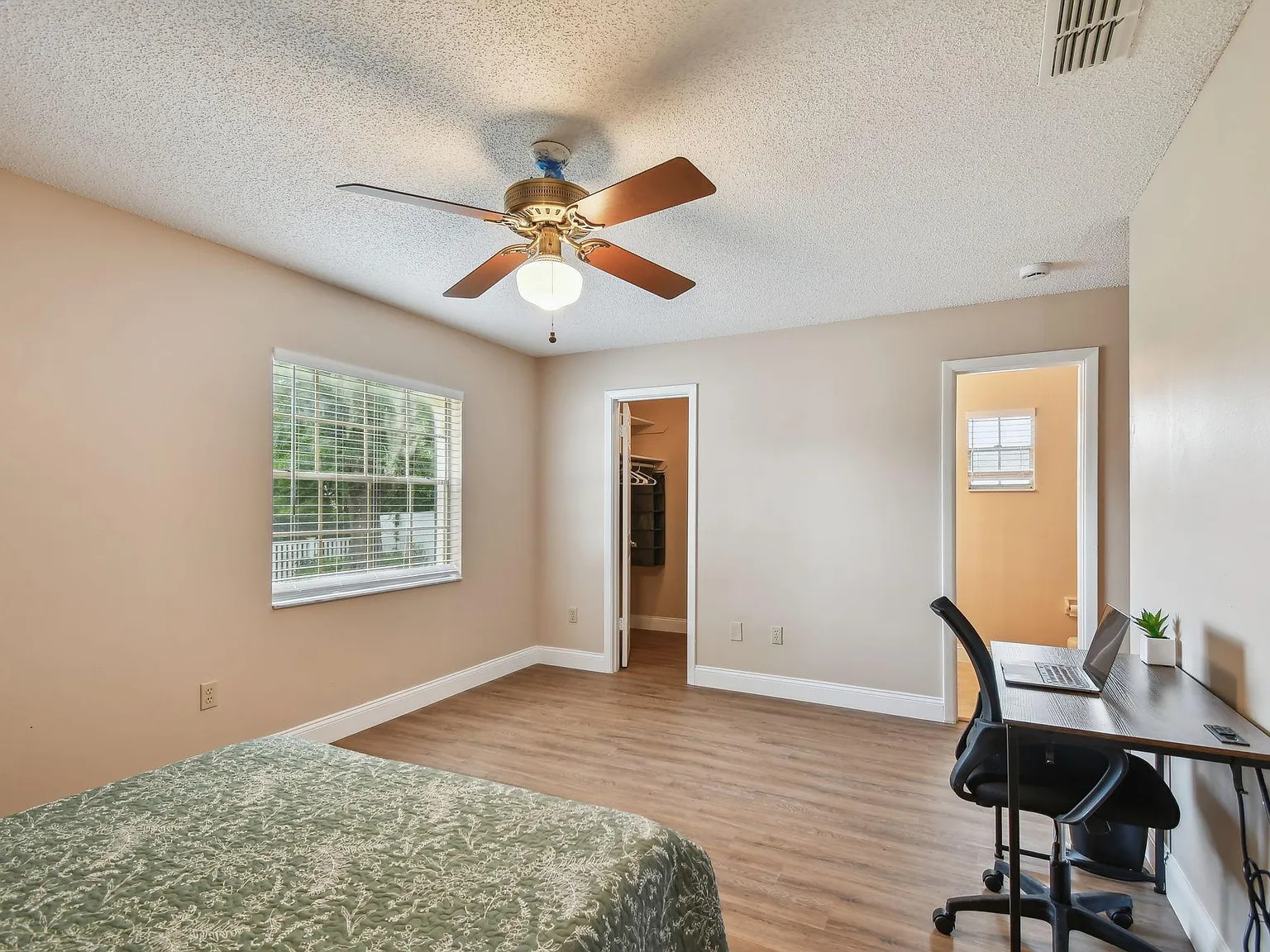 4 bed, 3.0 bath, 2326 sqft, $1,364 — Photo 3