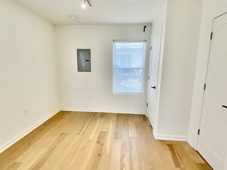 60 E 32nd St #1 — Photo 8