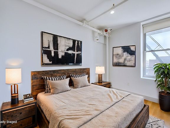 4th image of 347 Lorimer St #3B