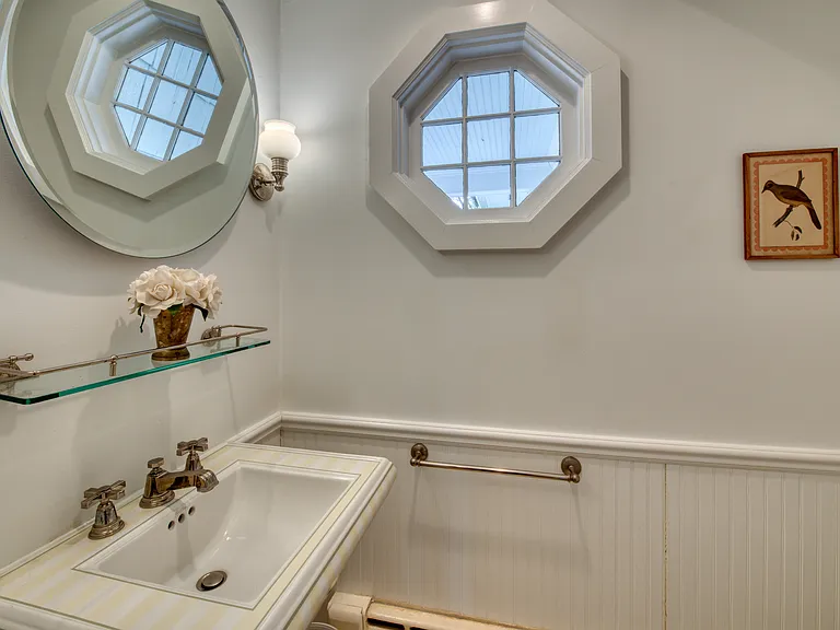 36 Lynn Ave — Photo 17