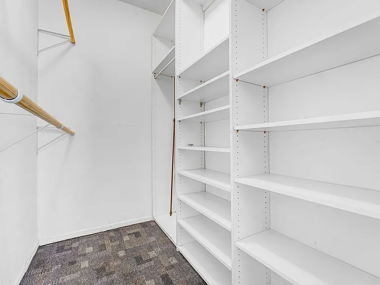 2905 Montrose Ave #416 — Photo 6