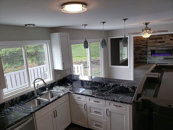 4th image of 15223 Shirley St