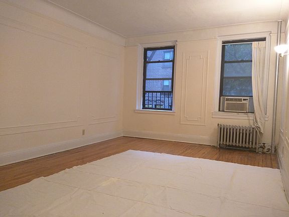 4th image of 4309 40th St #11M