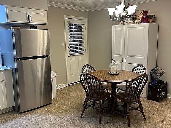 3rd image of 108 Willow Dr