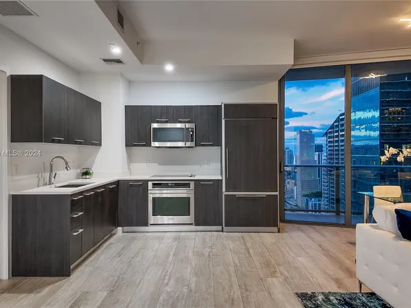 45 SW 9th St APT 4101, Miami, FL 33130