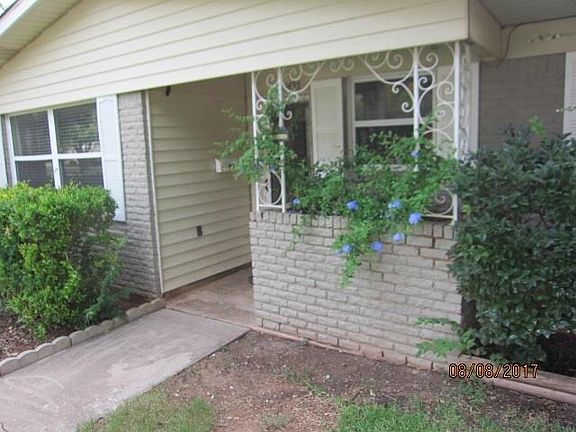 3rd image of 1435 Beechwood Ln