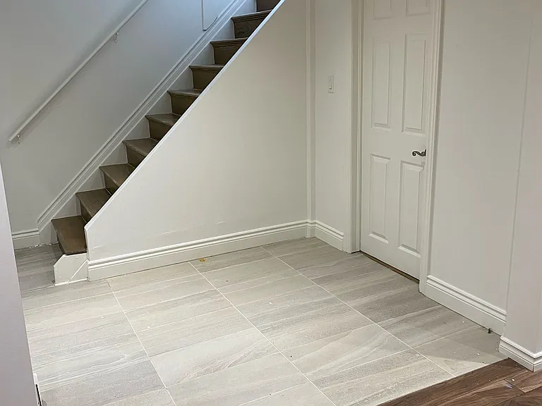 560 Heman St — Photo 1