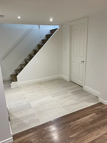 560 Heman St Photo 1
