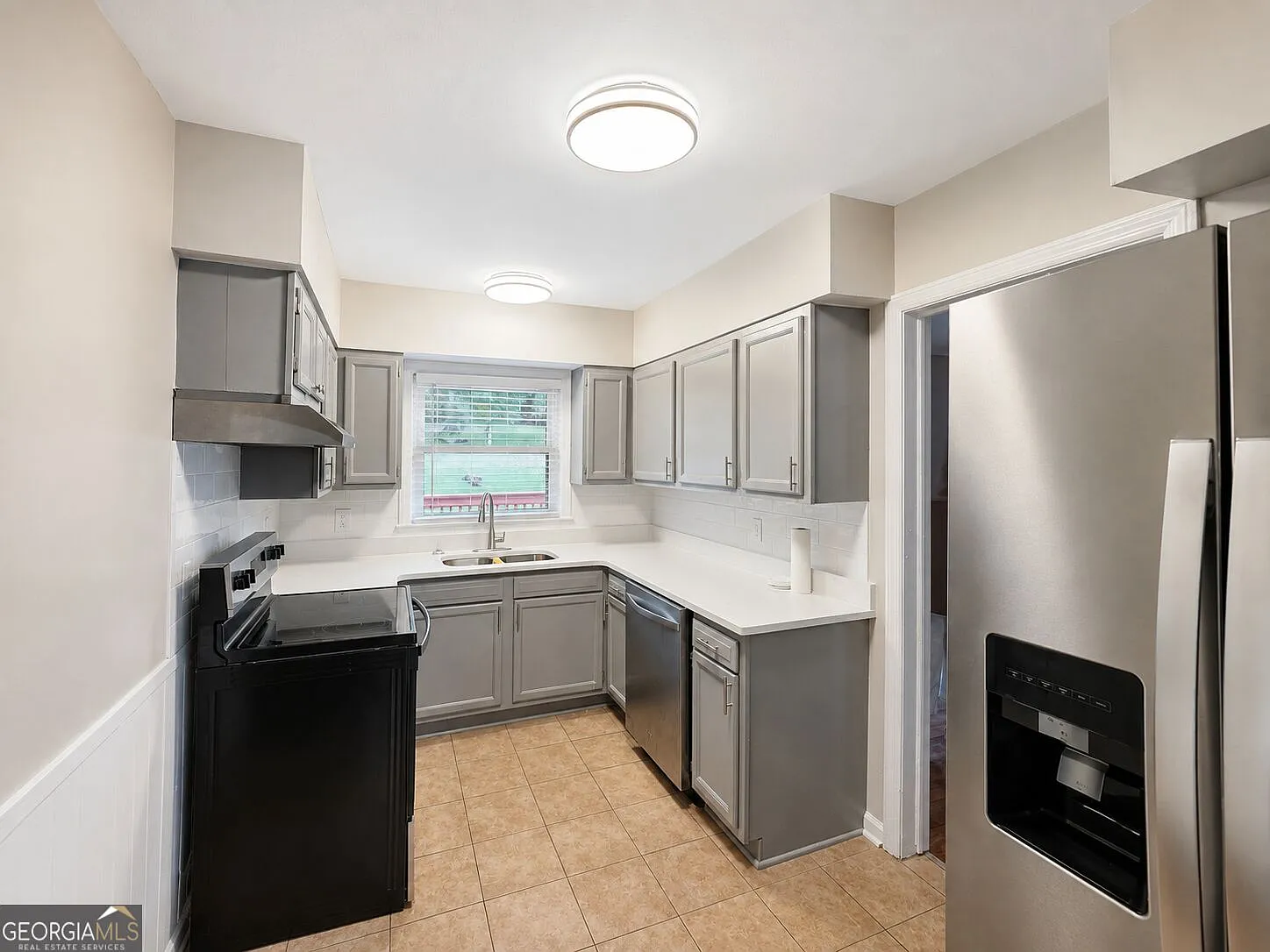 4 bed, 2011 sqft, $2,150 — Photo 2