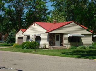 422 S McCornell Ave, Parkers Prairie, MN 56361