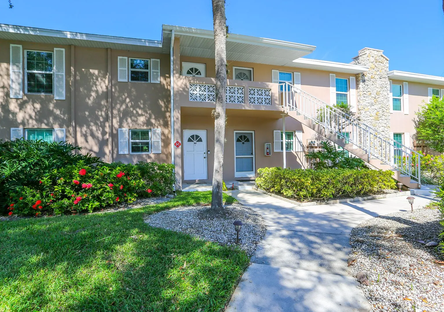 2bed/2bath Palm River Perfect Location Family Friendly North Naples — Photo 2