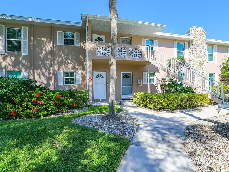 221 Cypress Way E #201 — Photo 2