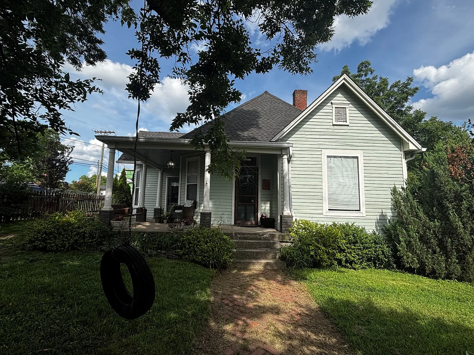 4 bed, 2432 sqft, $4,500 — Photo 1