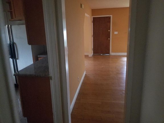 3rd image of 564 Hurlingame Ave