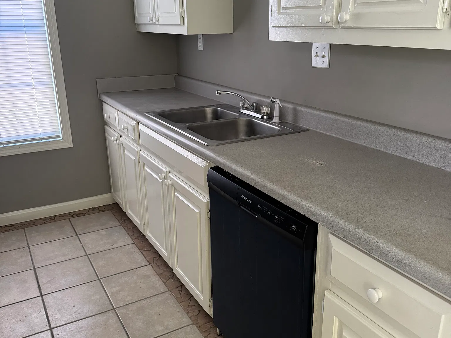 3 bed, 1200 sqft, $1,450 — Photo 1