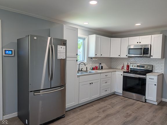 4th image of 404 Oak St