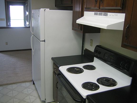 2nd image of 4030 Woodridge Dr