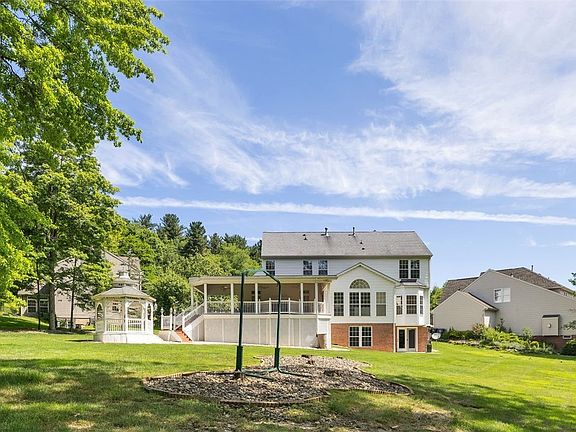 4th image of 425 Mallard Dr