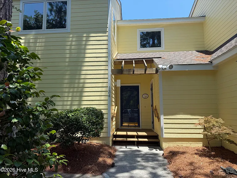 134 Lagoon Ln — Photo 1
