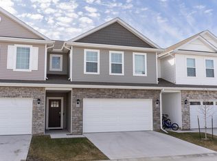 926 Maywood Ln, Waukee, IA 50263