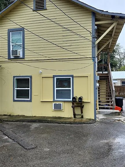 421 NW 10th Ave — Photo 1