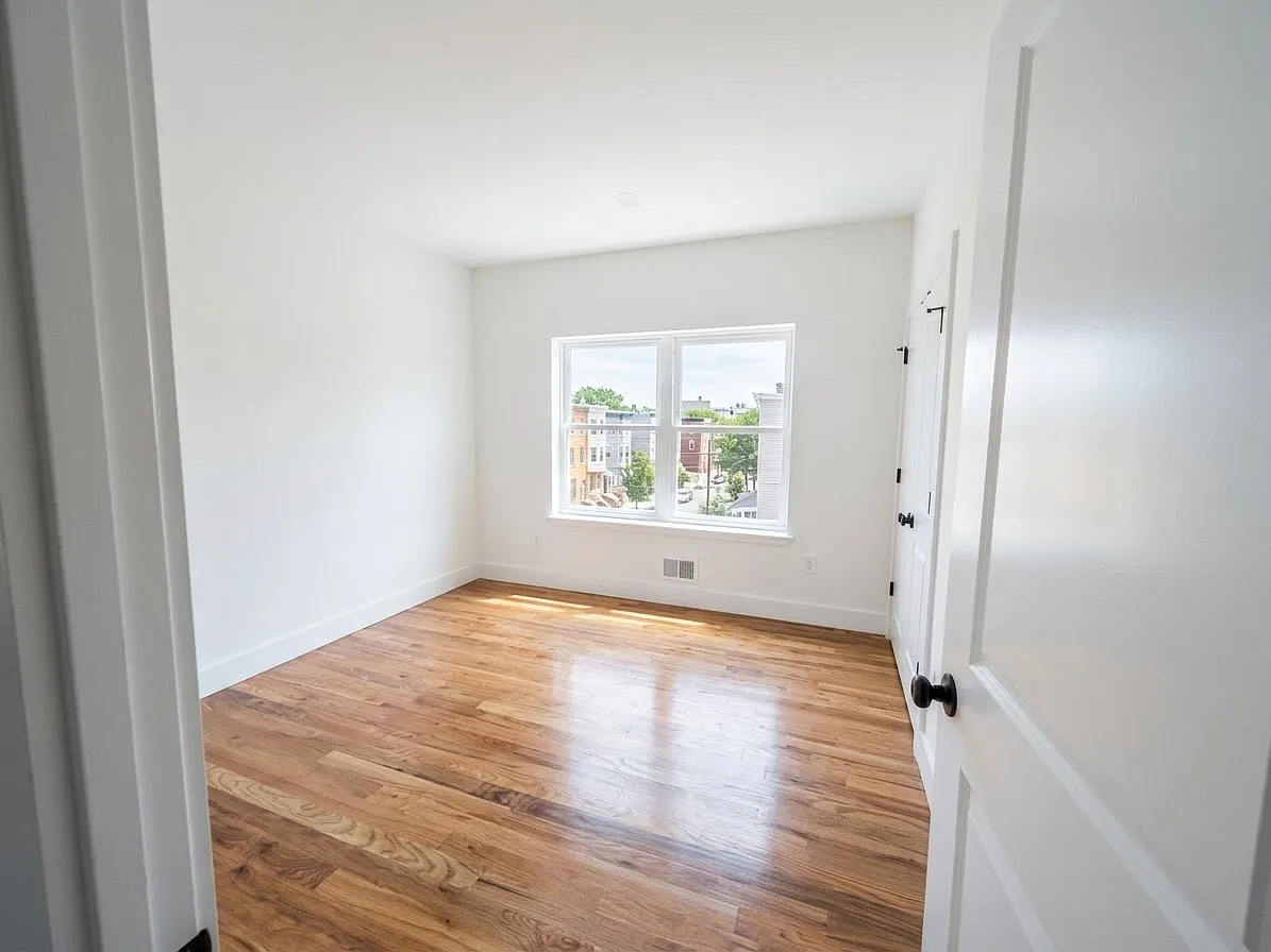 47 Victoria Ave — Photo 2