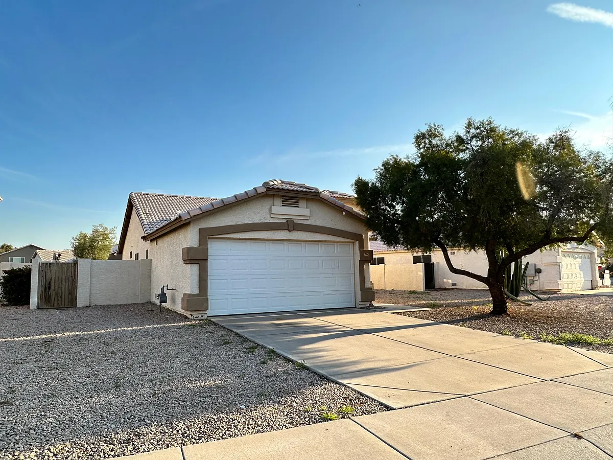 Building Photo - 795 E Morelos St