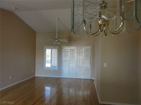 4th image of 11009 Glacier View Ave