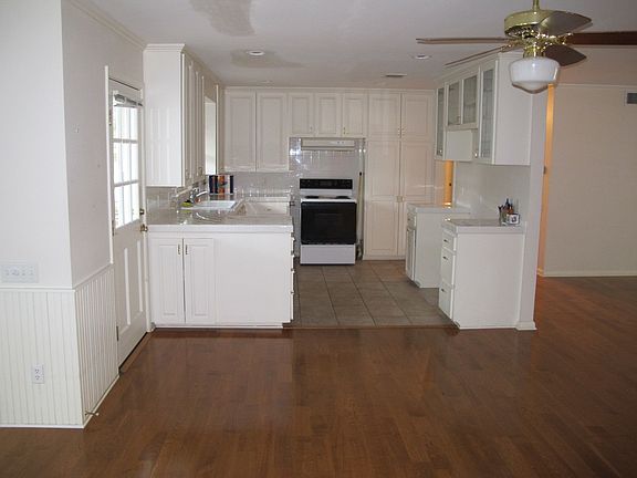4th image of 3004 Oakhaven Dr