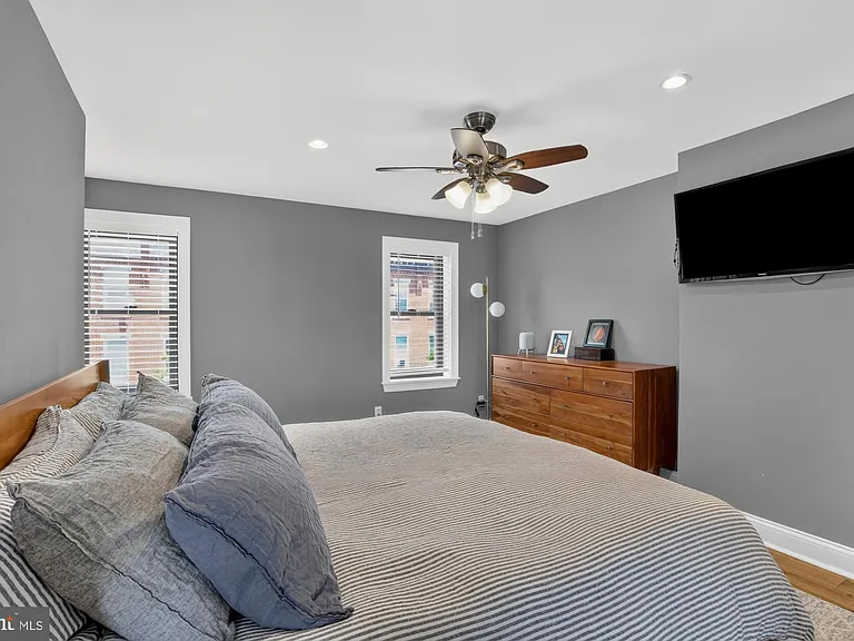 2316 Christian St — Photo 23