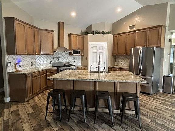 4th image of 3645 W 27th St