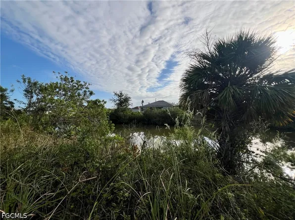 1229 NE 13th Pl, Cape Coral, FL 33909