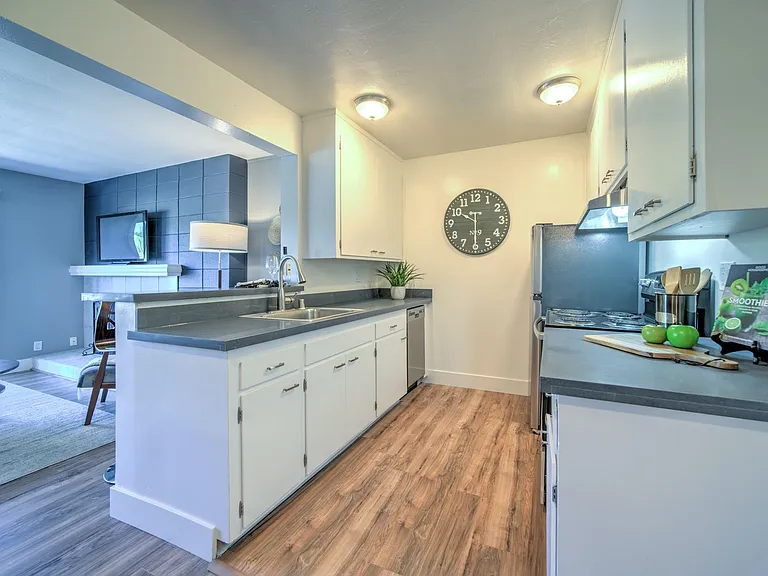 2-10 Shelley Drive — Photo 4
