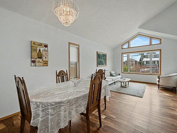 4th image of 16 S Straddock Cres SW