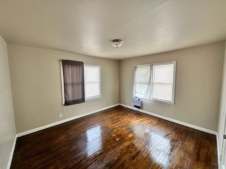 4210 S Harrison St — Photo 9