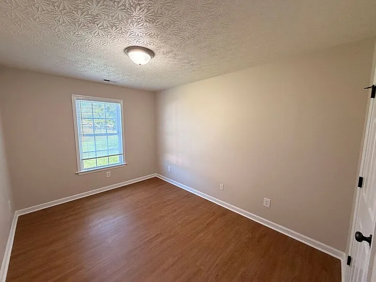 223 Ridgewood Dr — Photo 8