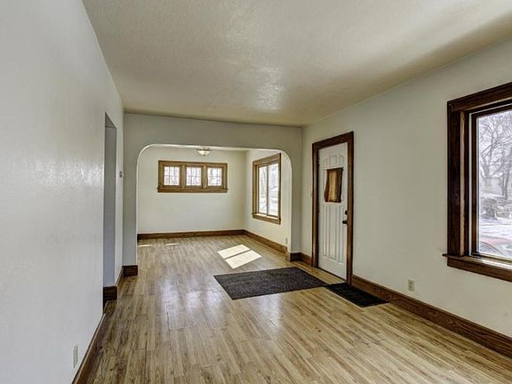 4th image of 2212 21st Ave N