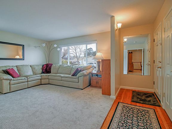 3rd image of 4982 Mise Ave