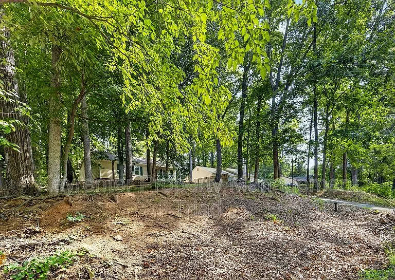 151 Laura Ave — Photo 33