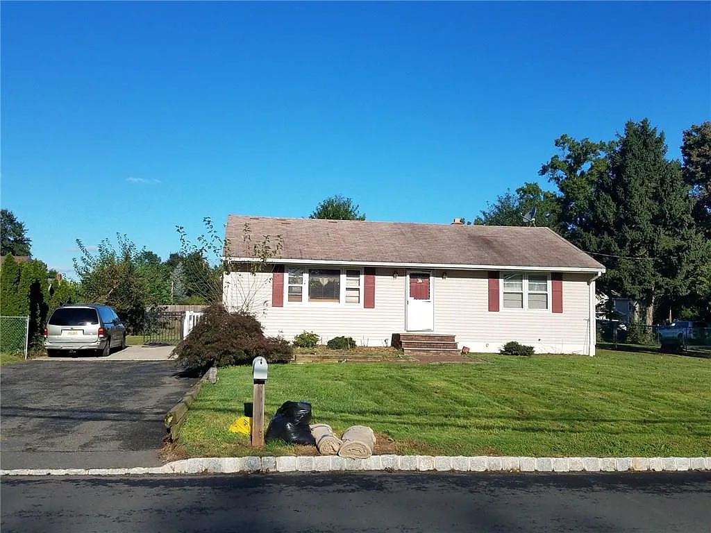101 Hadley St photo 1