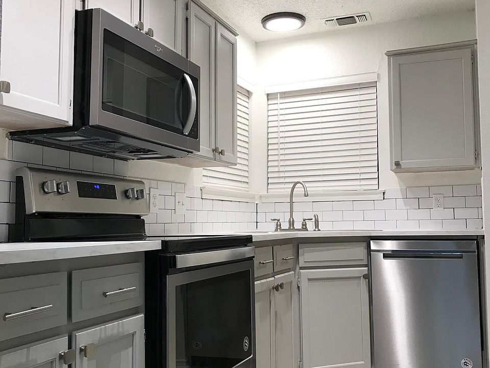 1st image of 216 Vista Way