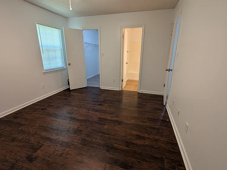 208 Broad St — Photo 4